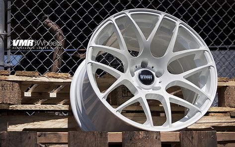 Round Shoes, Bmw 640i, Vmr Wheels, Car Wheel Cover, Car Rims, Car Wheels Diy, Camaro Car, Wheel Craft, White Rims