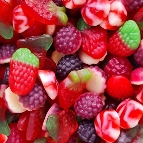 I swear, red lollies are elite, followed closely by blue.  Our Gummy Berry Mix is packed with all the best berry lollies! 🫐🍓 Strawberries, Boysenberries, Raspberries, Blackberries & Blueberries! Chocolate Cat, Strawberry Candy, Cute Snacks, Cute Candy, Food Recepie, Candy Store, Food Platters, Gummy Candy, Food Obsession