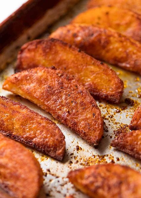 Close up of crunchy baked potato wedges Yam Wedges Oven Baked, Potato Logs Recipe Baked, Russet Potato Wedges In Oven, Baked Potato Wedges Oven Crispy, Potato Wedges In Oven, Baked Potato Wedges Recipe, Baked Potato Wedges, Crispy Potato Wedges, Potato Wedges Recipe