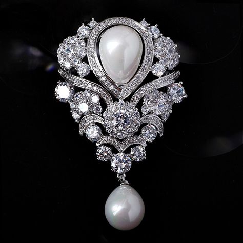 Flower Shape Premium Handmade Diamond Flower Brooch Diamond Flower Brooch, Pearl Earrings Designs, Expensive Jewelry Luxury, Polki Jewellery, Crystal Brooch, Pearl Brooch, Pearl Types, Diamond Flower, Vintage Pearls