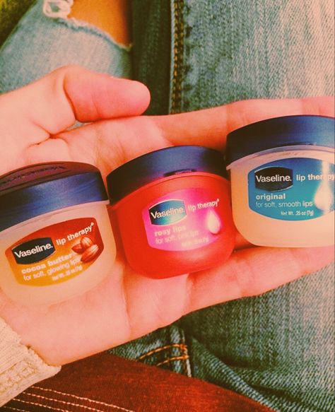 Vasline Aesthetic Pic, Vaseline Aesthetic Photo, Vaseline Aesthetic, Moisturizer Aesthetic, Vaseline Uses, Lip Tips, Rosy Lips, Healing Waters, Pretty Life