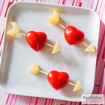 Cupid Kebabs - Let your kids make these simple tomato and cheese skewers and they just might fall in love with healthy snacking. Start by diagonally trimming away the ends of two grape tomatoes and trimming small pieces of cheese (we used cheddar) for the arrow parts. Then have your kids assemble the pieces on a toothpick as shown. Decorações Com Comidas, Tomato And Cheese, Valentines Food, Snacks Für Party, Kebabs, Kids Recipes, Healthy Eating Tips, Kids Snacks, Food Humor