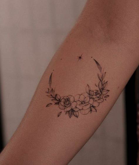 Boho Butterfly Tattoo, Moon And Flowers Tattoo Design, Flower And Star Tattoo, Cool Moon Tattoos, Flower Design Tattoo, Moon And Flower Tattoo, Nails Acrylic Flower, Tattoo Design Flower, Feminine Tattoo Designs