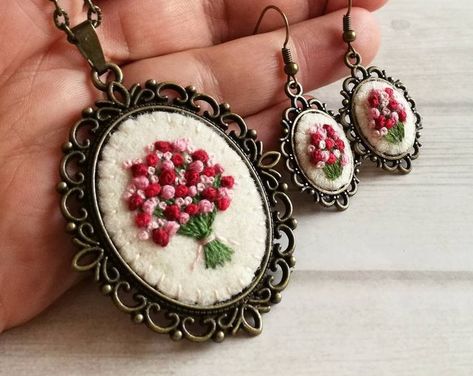 Bouquet Pendant, Felt Pendant, Embroidered Bouquet, Hand Embroidered Necklace, Purple Pendant Necklace, Embroidered Pendant, Embroidery Necklace, Embroidered Jewelry, Hungarian Embroidery