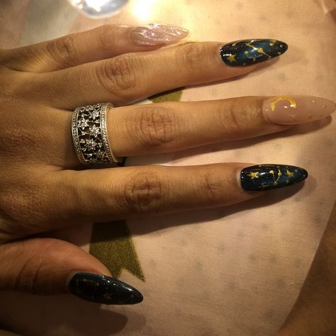 Astro cosmic nail art Astronomy Nails, Astro Nails, Lunar Nails, Constellation Nails, Starry Night Nails, Space Nail Art, Cosmic Nails, Sun Aquarius, Virgo Sun