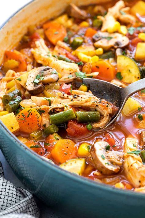 Veggie Soup With Chicken Broth, Chicken Vegetable Noodle Soup Recipes, Soups With No Tomatoes, Healthy Chicken Veggie Soup, Italian Chicken Vegetable Soup, Healthy Chicken And Vegetable Soup, Slow Cooker Chicken Vegetable Soup, Chicken Vegetable Soup Recipes Homemade, Chicken Vegetable Soup Crockpot