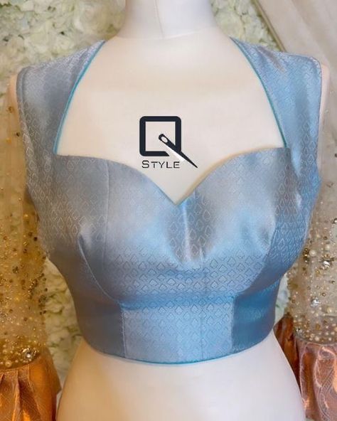 Diamond Neckline Blouse, Necklines For Blouses Indian, Blouse Neck Design For Silk Saree, Boat Neck Dress Designs Latest, Dress Ideas To Stitch, Front Necklines For Blouse, Lace Border Blouse Designs, Fusion Blouse Designs, Cute Blouse Designs For Saree