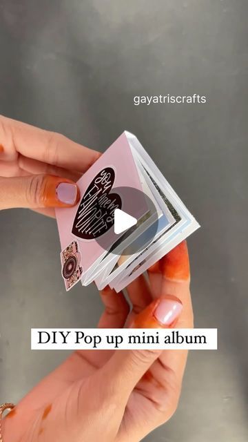 Mini Photo Albums Diy Gifts, Diy Craft Birthday Gifts, Scrapbook Ideas For Birthday Mini Albums, Diy Photo Birthday Gifts, Photo Pop Up Box Diy, Diy Album Ideas, Mini Birthday Card Ideas, Cute Mini Diy Gifts, Diy Photo Frames Ideas