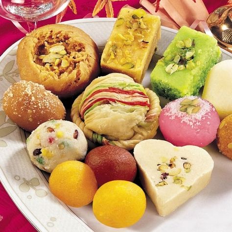 Mithai (Indian Sweets) Pakistani Sweets, Pakistani Desserts, Urdu Recipe, Indian Dessert Recipes, Desi Food, Pakistani Food, India Food, Indian Sweet, Indian Desserts