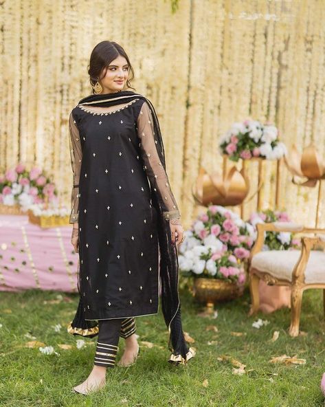 Crochet Cable Knit, Dress Design Pakistani, Tailor Design, Best Formal Dresses, Plazzo Suits, Simple Dress Casual, Womens Trendy Dresses, Pakistani Wedding Outfits