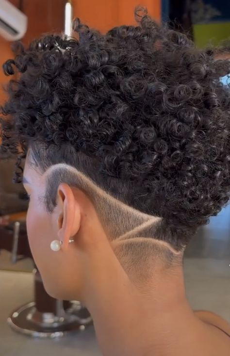 Afro Undercut Women, Black Woman Mohawk, Shaved Hair Designs For Black Women, Shaved Hair Designs Undercut, Haircut Designs For Women Black, Taper Fade Haircut Women, Under Cut For Woman, Undercut Styles For Women, Curly Haircuts Short