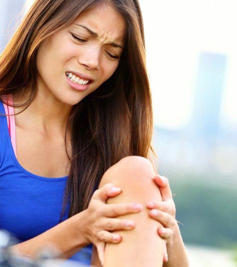 14 Natural Remedies For Knee Joint Pain + Causes And Prevention Tips #arthritisinhands Knee Pain Remedies, Knee Pain Relief Exercises, K Tape, Headache Relief Instant, Joints Pain Remedy, Migraine Remedies, Remedies For Headaches, Natural Headache Remedies, For Headaches