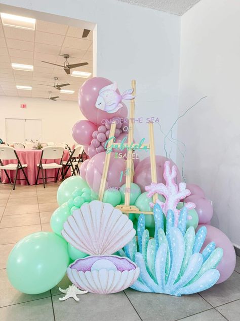 Oneder The Sea 1st Birthday Balloons, Baby Boy Balloons Decoration, Ariel Baby Shower Theme, Ocean Party Centerpieces, Mermaid Theme Decorations, Little Mermaid Baby Shower Ideas, Under The Sea Table Centerpieces, Ariel Mermaid Birthday Party, Baby Shower Sea Theme