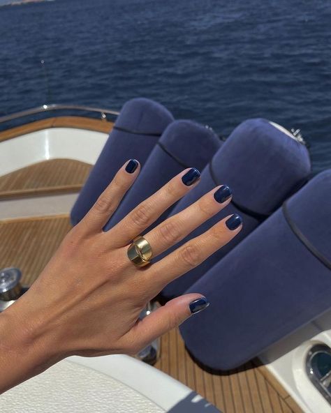 Blazer Inspiration, Ocean Blue Nails, Round Square Nails, Navy Blue Nails, Short Gel Nails, Gelish Nails, Minimal Nails, Short Nails Art, Vacation Nails