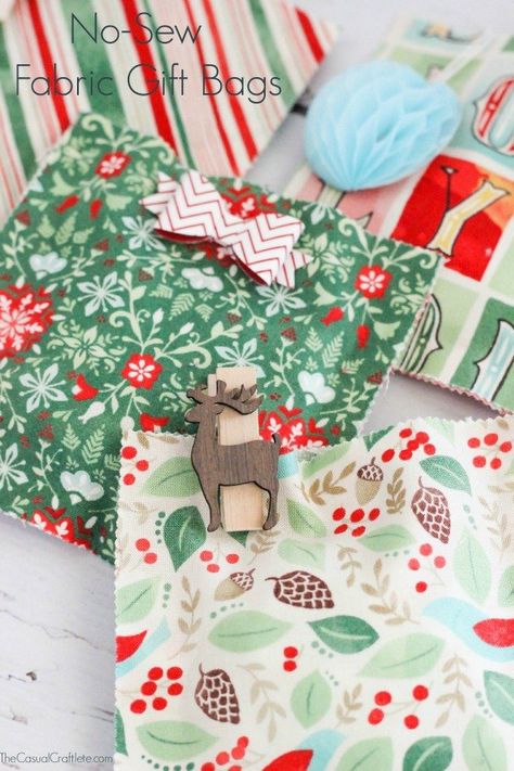 No-Sew+Fabric+Gift+Bags Sewing Christmas Gifts, Diy Fabric Crafts, Gift Bags Diy, Fabric Gift Wrap, Diy And Crafts Sewing, Lou Lou, Jar Gifts, Christmas Sewing, Christmas Gift Bags