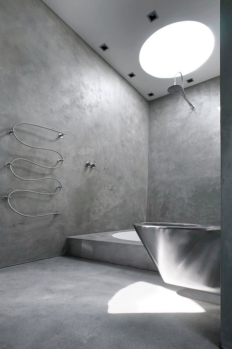 Dwell - We Summer in the Hamptons Circular Bathtub, Brutalist Bathroom, Denmark House, Attic Decor, Minimalist Bathroom Design, Concrete Bathroom, Bright Bathroom, Attic Bathroom, Attic Stairs