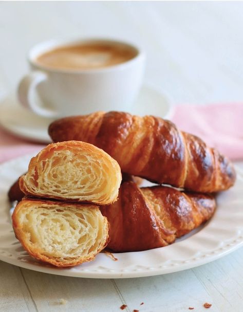 Emmas Goodies, Emma Goodies, Uruguayan Recipes, Croissants Recipes, Emma's Goodies, Easy Croissant Recipe, Croissant Recipes, Crossant Recipes, Making Croissants