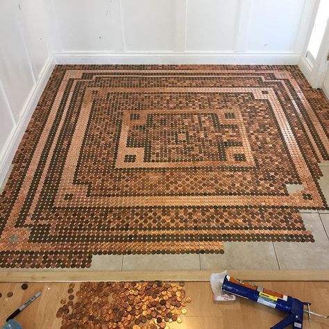 Artist Works On A DIY Project To Create This Stunning Mosaic Floor Out Of 7,500 Pennies Penny Floor Designs, Penny Mosaic, Penny Tile Floors, Penny Floor, Penny Tile, Hallway Designs, Vintage Leather Belts, Unique Flooring, Diy Flooring