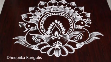 Jhoti Chita Design Simple, Diwali Kolam Design, Peacock Kolam, White Rangoli, Simple Art Designs, Flower Petal Art, Easy Rangoli Designs Videos, Very Easy Rangoli Designs, Rangoli Designs Photos