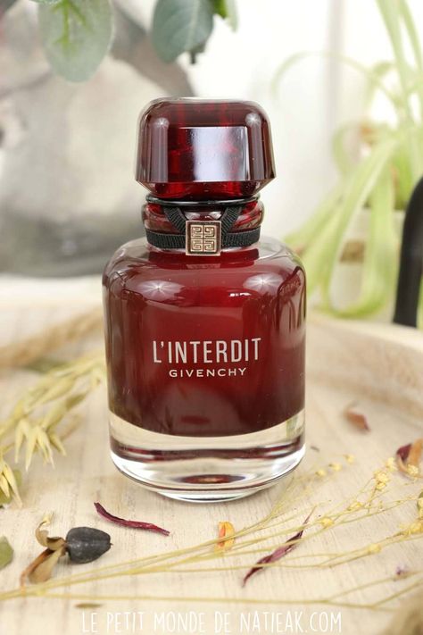 L'interdit Eau de parfum rouge Givenchy : une fragrance envoûtante Givenchy Fragrance, Parfum Givenchy, Winter Perfume, Givenchy Perfume, Antique Perfume, Perfume Lover, Luxury Fragrance, Vintage Perfume, Womens Fragrances