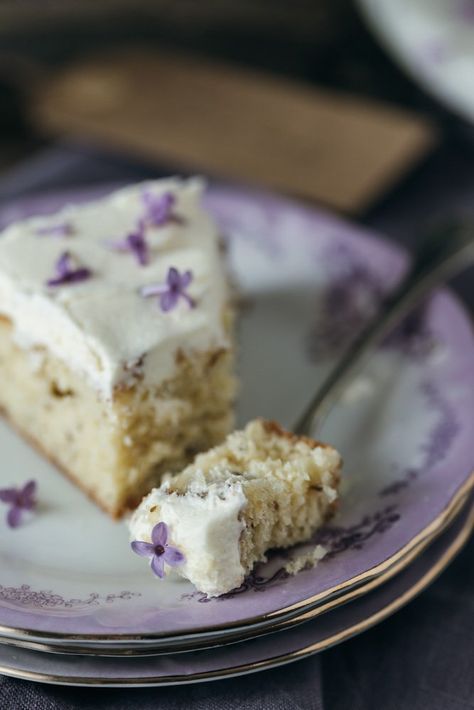 Lilac Syrup, Lilac Cake, Fluffy Vanilla Cake, Cake Spring, Edible Flowers Recipes, Spring Cake, Flower Food, Round Cake Pans, Cake Flavors