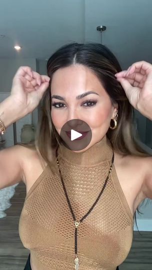 Lina Noory, Hair Tuck, Hair Hack, Pulled Back Hairstyles, Hair Flow, Air Dry Hair, Hair Tutorials For Medium Hair, Coily Hair, Easy Hair