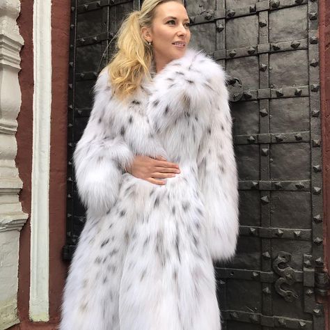 Lynx fur coat Leopard Print Fur Coat, Fur Street Style, Long Outerwear, Faux Coat, Fabulous Furs, Long Overcoat, Hooded Faux, Leopard Fashion, Leopard Spots