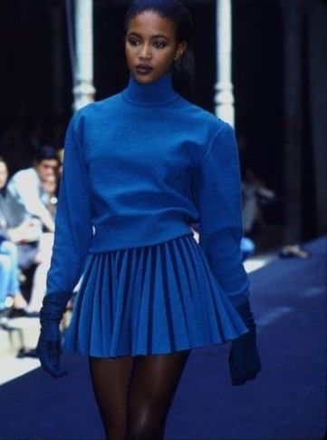 Naomi Campbell Winter Outfits, Fall Dresses Elegant, Naomi Campbell Alaia, Naomi Campbell 90s Outfit, Naomi Campbell Runway 90s, Naomi Campbell Outfits, 1990 Runway, Alaia Runway, Naomi Campbell Style