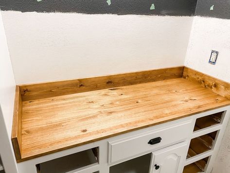 If you are looking to replace an outdated vanity top but don't want to break the bank then why not use wood? A wood vanity is an affordable way to update the look of your bathroom. Here's what you need to get this look.   This is a project panel from Lowe's. They come in different lengths depending on what you need. This project panel only cost me about $25! I measured the space and cut it to the appropriate length.   I decided to use 1x5 boards for the backsplash. The corners were mit… Diy Vanity Top, Diy Wood Vanity, Vanity Countertop Ideas, Wood Vanity Top, Diy Wood Countertops, Wooden Bathroom Vanity, Half Bath Remodel, Diy Bathroom Vanity, Wood Bathroom Vanity