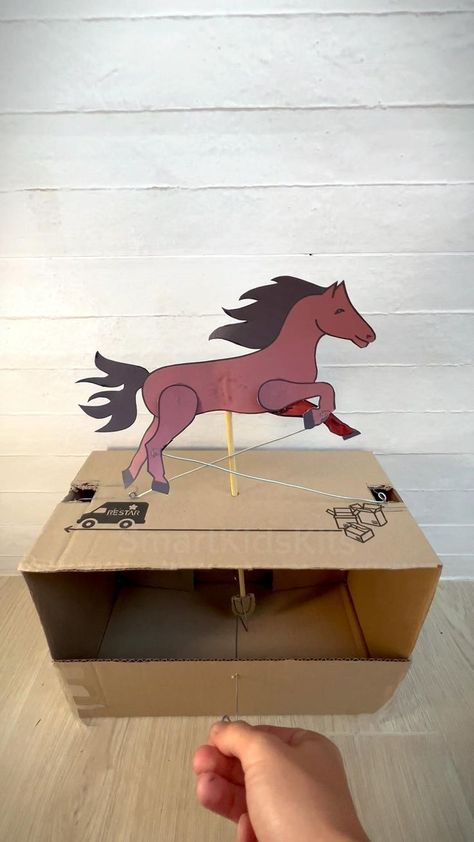 Kinetic Toys, Diy Crafts Love, Diy Craft Ideas, Horse Crafts, Horse Diy, Kinetic Art, Kinetic Sculpture, Fun Easy Crafts, Kids Diy