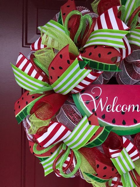 Diy Wreaths Easy, Diy Wreaths Decor, Watermelon Wreath, Summer Deco Mesh Wreaths, Summer Mesh Wreaths, Deco Mesh Wreaths Diy, Green Watermelon, Easy Diy Wreaths, Summer Deco