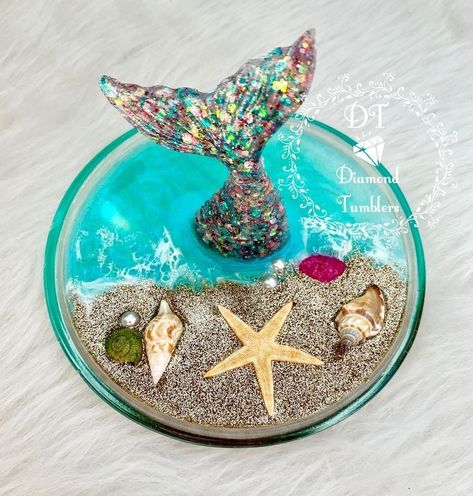 Raisen Art, Resin Art Diy, Epoxy Jewelry, Mermaid Crafts, Mermaid Ring, Mermaid Diy, Diy Resin Projects, Ring Dishes, Resin Jewelry Diy