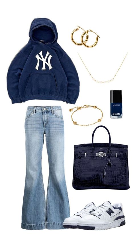 Stockholm style, clean girl, vanilla girl, aesthetic, dark blue navy blue, hoodie, gold, jewelry, cute, basic Blue Aesthetic Outfit Girl, Navy Blue Hoodie Outfit, Blue Clothes Aesthetic, Blue Aesthetic Outfit, Blue Hoodie Outfit, Girl Aesthetic Dark, Clean Girl Outfits, Dark Blue Aesthetic, Vanilla Girl Aesthetic