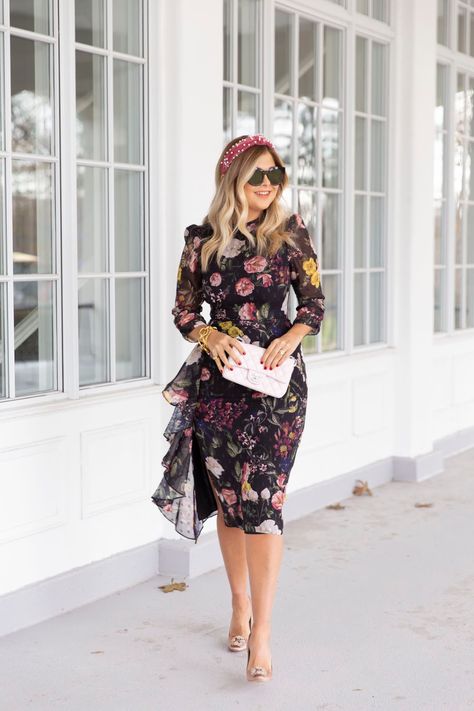 Dark Florals - Krystin Lee Black Floral Dress Outfit, Floral Black Dress, 9to5chic Outfits, Krystin Lee, Fashion Mumblr, Outfit Botas, Shoes Manolo Blahnik, Dark Florals, Julie Vos