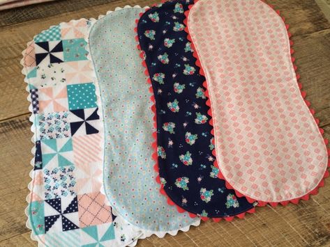 Riley Blake Flannel Baby Quilt and Burpers Tutorial Riley Blake Quilt Patterns, Flannel Quilt Patterns, Flannel Baby Quilt, Make A Baby Blanket, Riley Blake Quilt, Rag Quilt Patterns, Bubble Quilt, Diy Baby Blanket, Flannel Baby Blankets