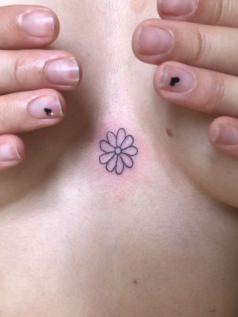 Daisy Tattoo Cartoon, Daisy Finger Tattoo Simple, Daisy Tattoo Aesthetic, Mini Daisy Tattoo, Small Daisy Tattoo, Daisy Tattoos, Wildflowers Tattoo, Wildflower Tattoo, Tattoo Aesthetic