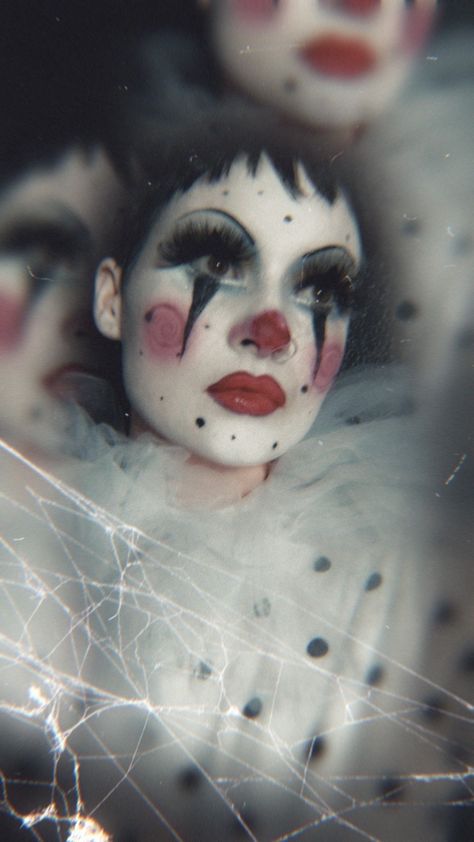 Pierrot Clown Makeup, 1920s Clown, Pierrot Clown Costume, Clown Tutorial, Circus Moodboard, Jester Core, Harlequin Makeup, Vintage Clown Costume, Clown Photoshoot