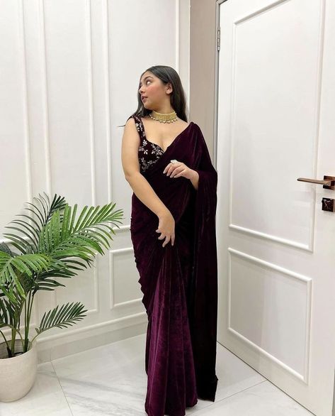 Organza Saree With Velvet Blouse, Saree With Velvet Shawl, Velvet Saree Designs, Purple Wedding Dress Indian, Velvet Saree Royals, Wine Colour Saree For Farewell, Wine Colour Saree With Contrast Blouse, Saree For Graduation, Velvet Saree Look