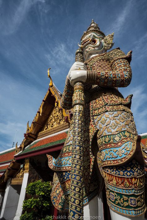 Temple Of The Emerald Buddha, Thailand Temple, Wat Phra Kaew, Creative Landscape, Bangkok Travel, Popular Music, Bangkok Thailand, Famous Artists, Brunei