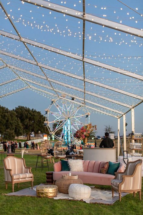 Ferris Wheel At Wedding, Wedding Ferris Wheel, Ferris Wheel Wedding, Spa Vision, Carnival Wedding Theme, Wedding Lounge Area, Wedding Tent Decorations, Dessert Wedding, Unique Wedding Receptions