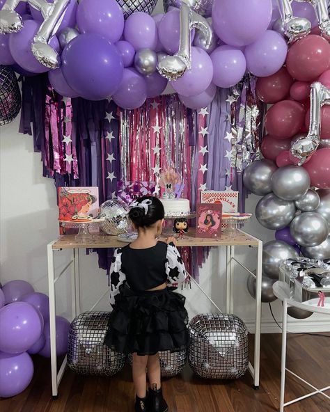 Selena Quintanilla Party Theme Ideas, Selena Bday Party, Selena Quintanilla Themed Birthday Party, Selena Themed Party, Selena Party Theme Ideas, Selena Quintanilla Birthday Party Ideas, Selena Birthday Party Ideas, Selena Themed Birthday Party, Selena Quintanilla Cake