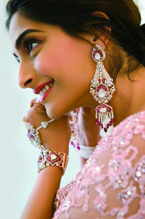 Sonam Kapoor Sonam Kapoor Wedding, Walmart Jewelry, September Birthstone Jewelry, Types Of Earrings, Indian Bridal Makeup, Sonam Kapoor, Big Earrings, Girly Stuff, Bridal Jewellery