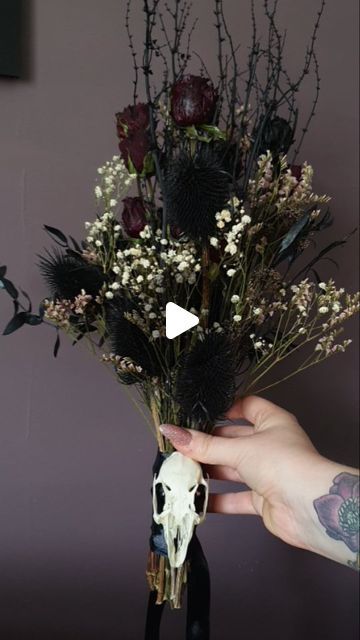 The Vulture's Cousin on Instagram: "Gothic wedding bouquet examples ready for this Sunday's goth wedding event with @emerge.events27 🖤  #weddingdecor #gothicwedding #gothic #alternativewedding #skull #bonebouquets #taxidermy #taxidermyart #boneart #bones #vultureculture #odditiesandcuriosities #macabreart #darkartists #darkcraft #darkart #gothicart #curiocabinet #curiosities" Animal Skull Centerpiece Wedding, Skull Wedding Bouquet, Bone Wedding Decor, Oddity Wedding, Goth Bouquet Wedding, Goth Wedding Flowers, Bone Bouquet, Western Gothic Wedding, Gothic Flower Arrangements