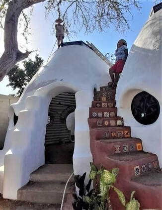 Adobe Exterior, Mud Building, Earth Bag House, Mud Homes, Earth Interior, Ecological Architecture, Earthbag House, Underground Building, Mud Hut