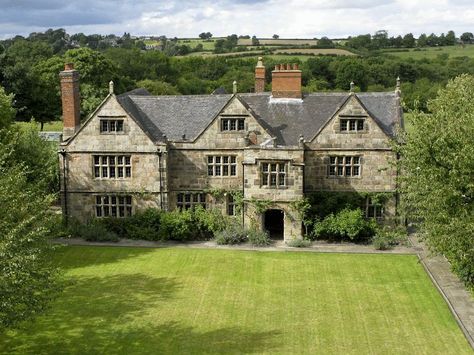 Scottish Manor House, English Country House Bedroom, Scottish House, English Houses, Scottish Homes, English Manor Houses, British Architecture, Cool Tree Houses, House Facade