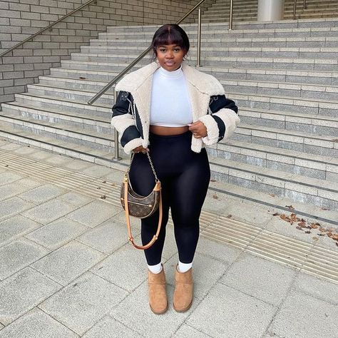 SK📷 | Content Creator🎥 on Instagram: "Cosy Sundays >>>" Winter 2023 Fashion Trends Women, Trendy Curvy Outfits, Winter 2023 Fashion Trends, Fall Dinner Outfit, Curvy Street Style, Chic Fall Outfit, Plus Size Streetwear, Stylish Plus Size Clothing, Comfy Fall Outfits