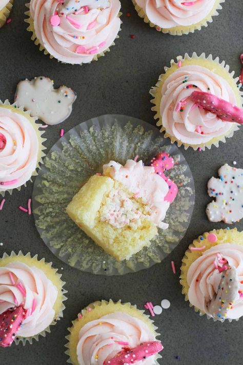 These Circus Animal Cookie Cupcakes have vanilla cupcakes filled with a circus animal cookie infused cheesecake center, then topped with vanilla buttercream. Top it all off with a circus animal cookie for a fun, playful and delicious cupcake! Frosted Animal Cracker Cupcakes, Circus Animal Cupcakes, Animal Cracker Cupcakes, Animal Cookie Cupcakes, Animal Cookies Recipe, Mine Cake, Tasty Cupcakes, Cookie Cupcakes, Cupcakes Vanilla