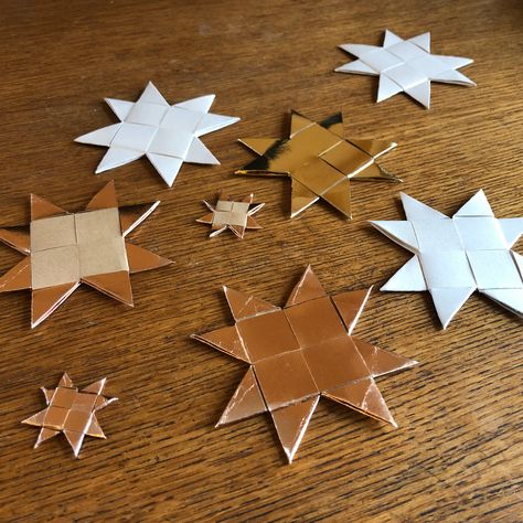 Paper Mouse, Star Garland Christmas, Folded Paper Stars, Beautiful Stars, Scandinavian Christmas Decorations, Folding Origami, Stars Craft, Origami Stars, Paper Ornaments