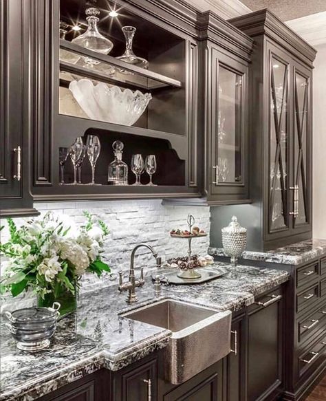 Pantry Interior, Best Kitchen Design, Beautiful Kitchen Designs, Dream Kitchens Design, Classic Kitchen, Kitchen Design Trends, Luxury Kitchen Design, Traditional Bedroom, Kitchen Inspiration Design