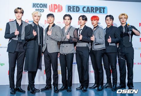 kim hongjoong park seonghwa jeong yunho kang yeosang choi san song mingi jung wooyoung choi jongho ateez Seonghwa And Yeosang, Kcon 2022, Yeosang Ateez, Boy Groups, Red Carpet, Carpet, Japan, Songs, On Twitter